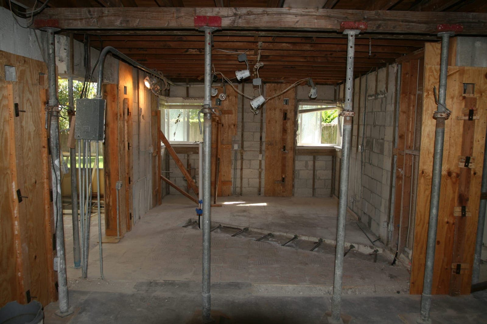 708 NE 21st Drive - Interior