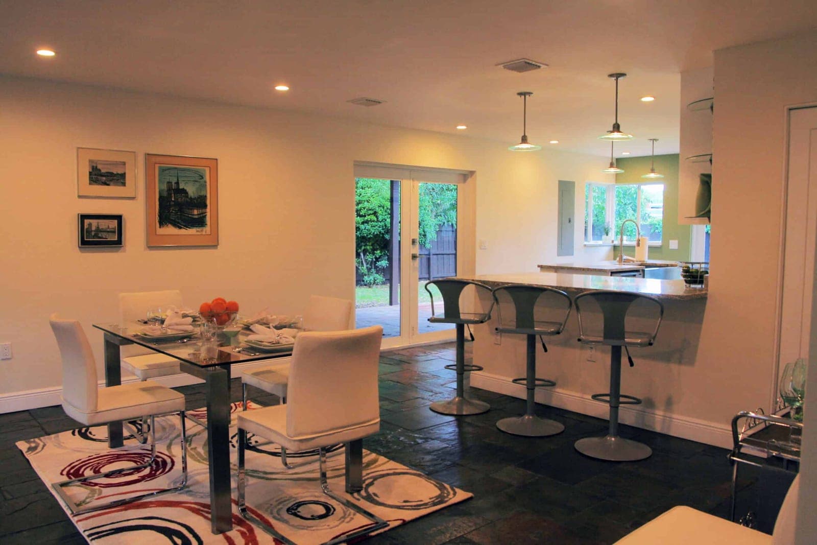 708 NE 21st Drive - Kitchen and dining