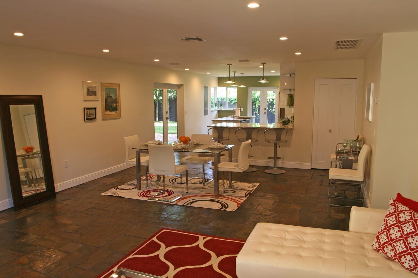708 NE 21st Drive - Interior