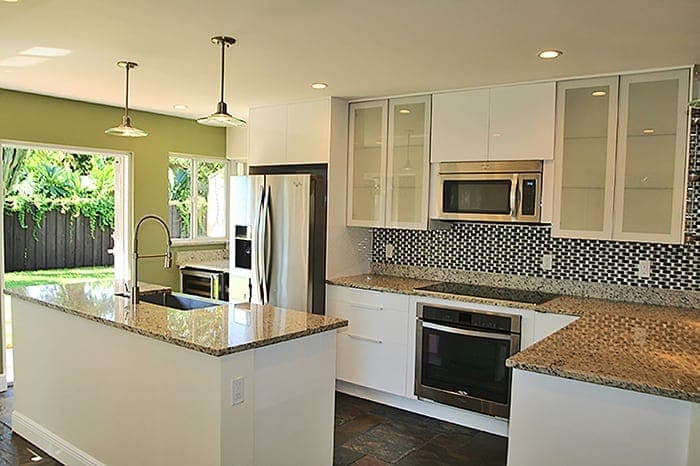 708 NE 21st Drive kitchen