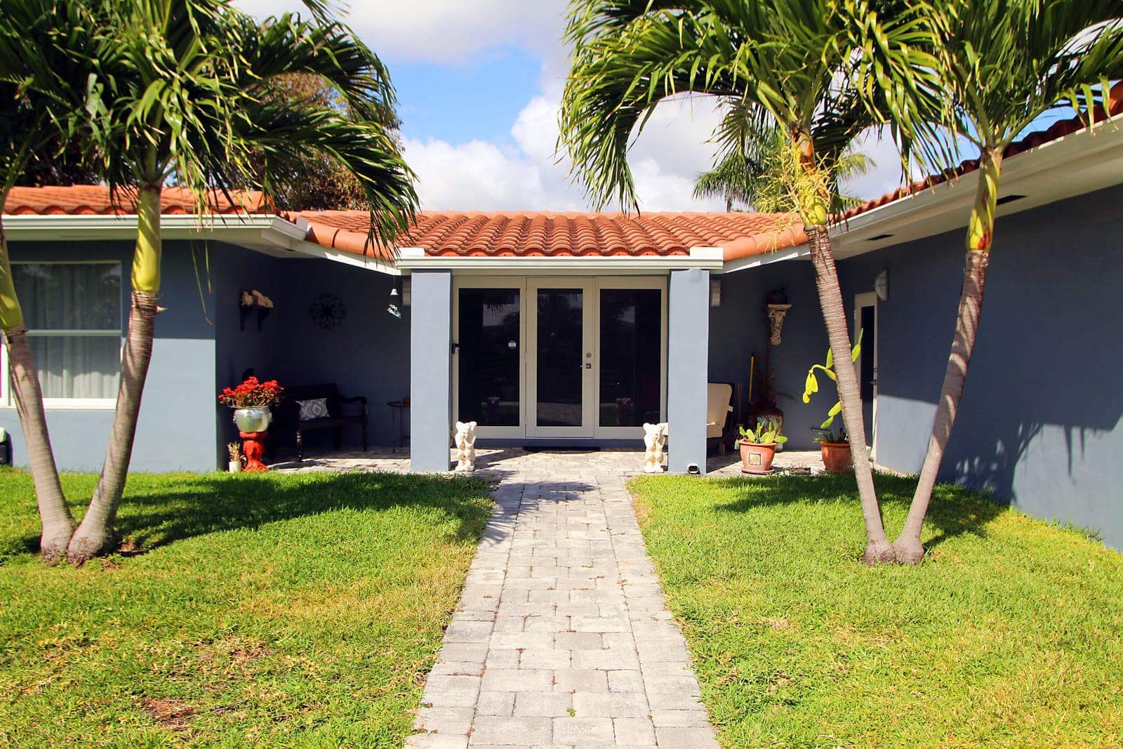 921 NE 27th Avenue - Exterior