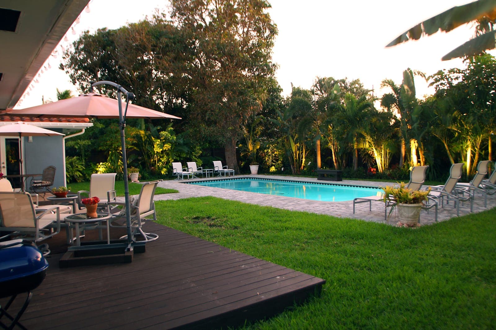 921 NE 27th Avenue - Pool and porch