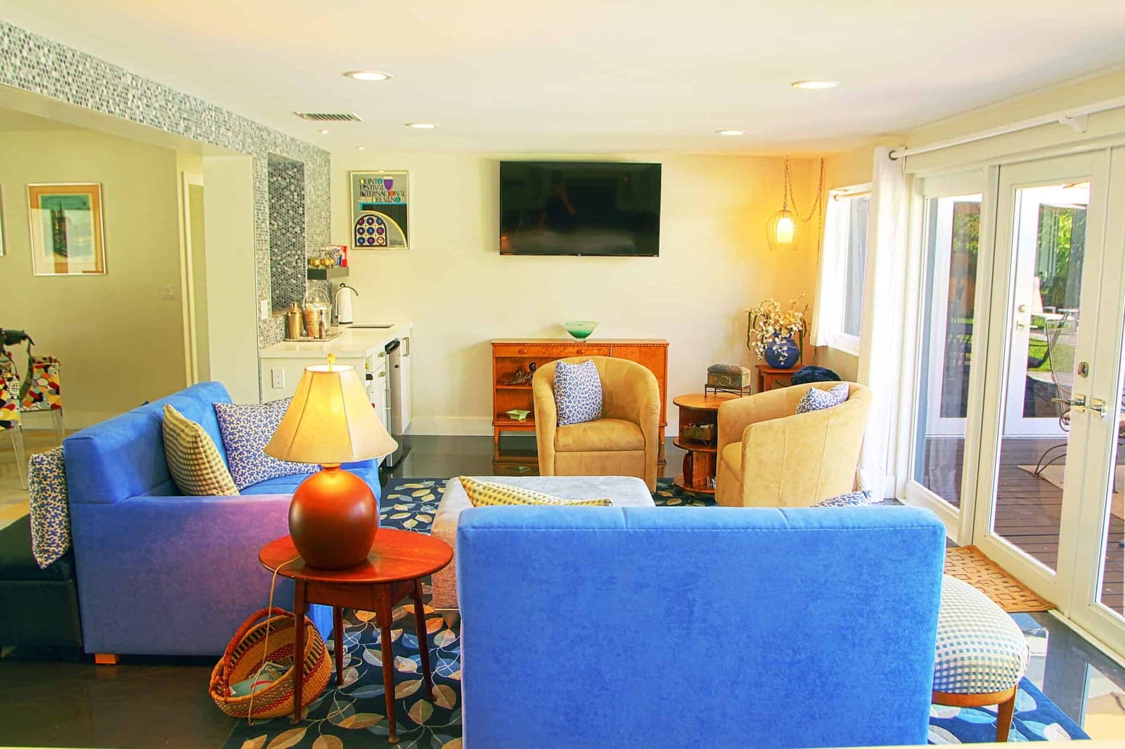 921 NE 27th Avenue - Living room